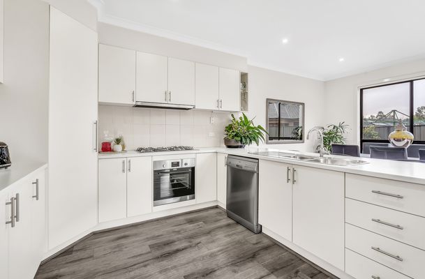 2 Waterway Street, Craigieburn