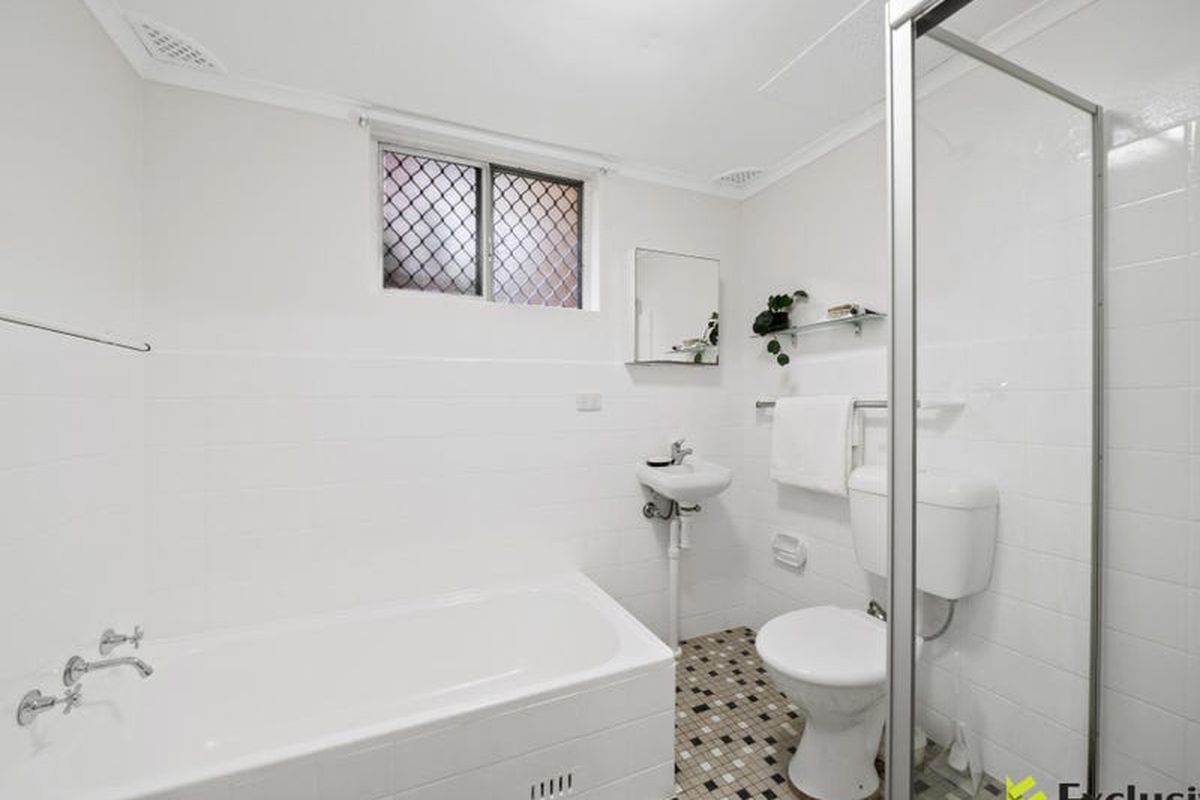 2 / 6 Eastbourne Road, Homebush West