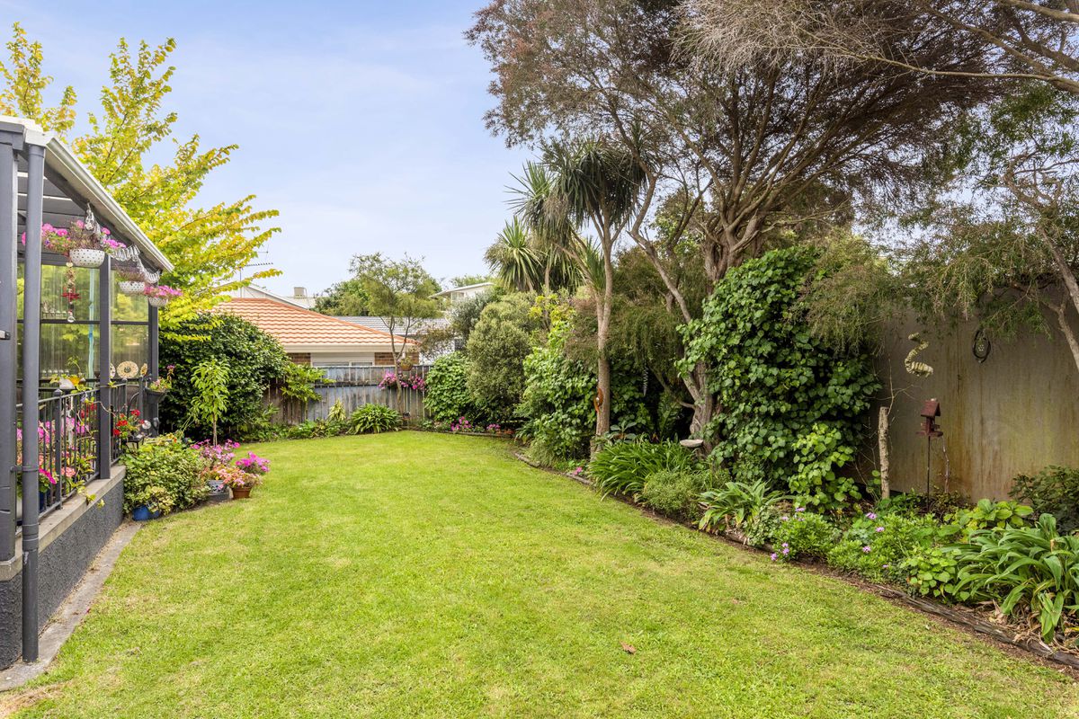 33 Ocean Road, Paraparaumu Beach