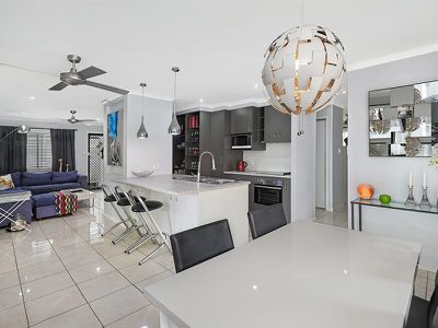 2 / 30 Karawatha Drive, Mountain Creek