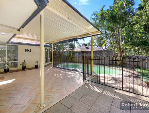 5 BEDROOM HOME WITH PARK RESERVE BACKDROP image 1