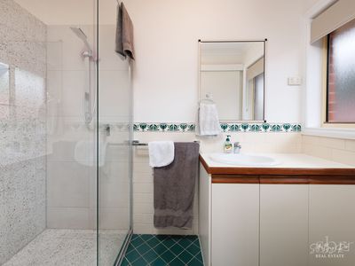 2 LODDON COURT, Wodonga