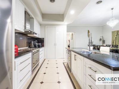 33 Champagne Grove, Narre Warren South