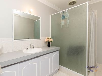 11 Robinia Rise, Helena Valley