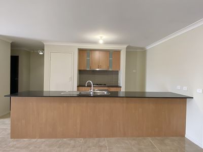36 Weavers Street, Manor Lakes
