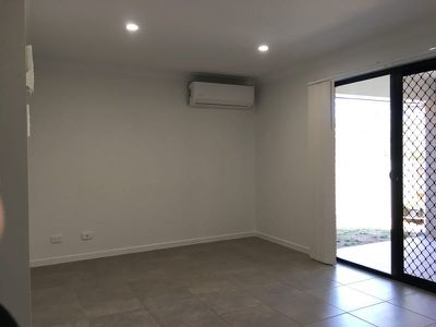 2 / 102 Bradman Way, Urangan