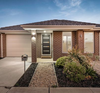 27 Orleana Way, Clyde North