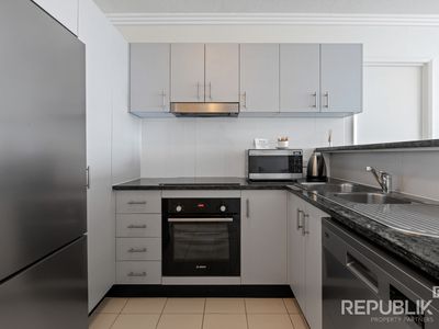 29 / 136 Marine Parade, Southport