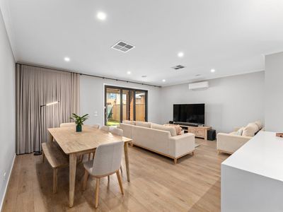 4 Rush Crescent, Manor Lakes