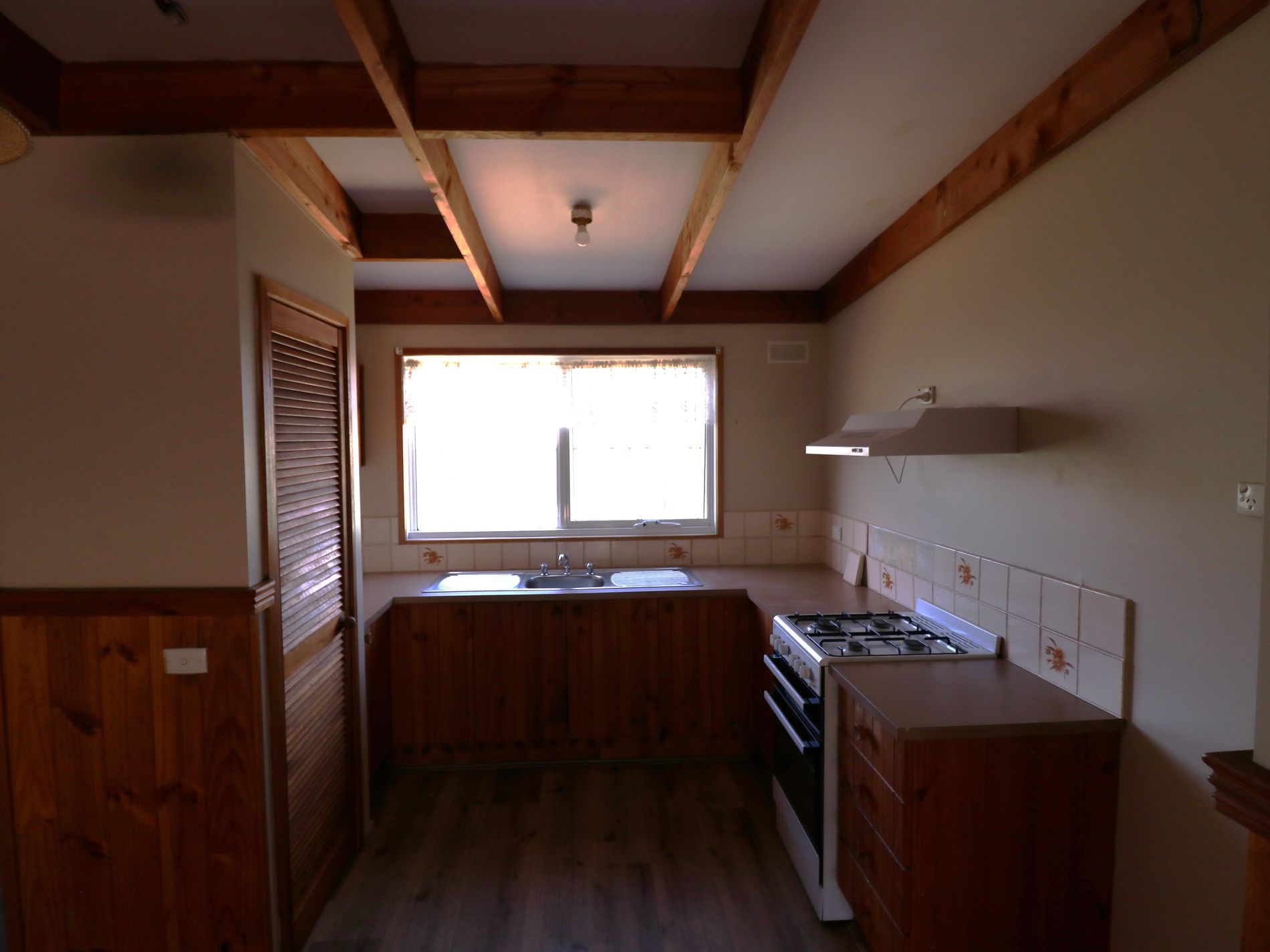 10 2- 6 Albert Street, Seymour