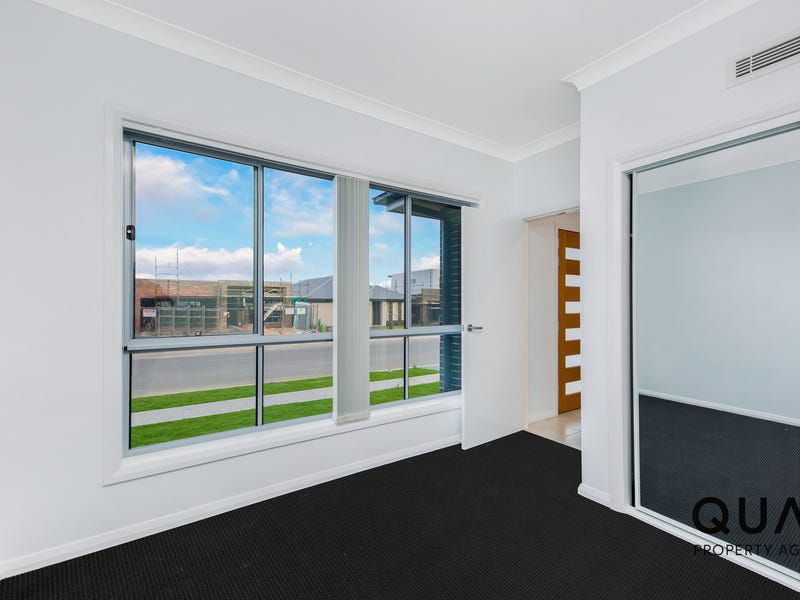 225 Village Circuit, Gregory Hills