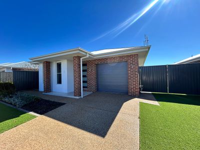 11 Manchurian Circuit, Dubbo