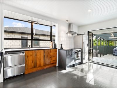 276 Sturges Road, Henderson