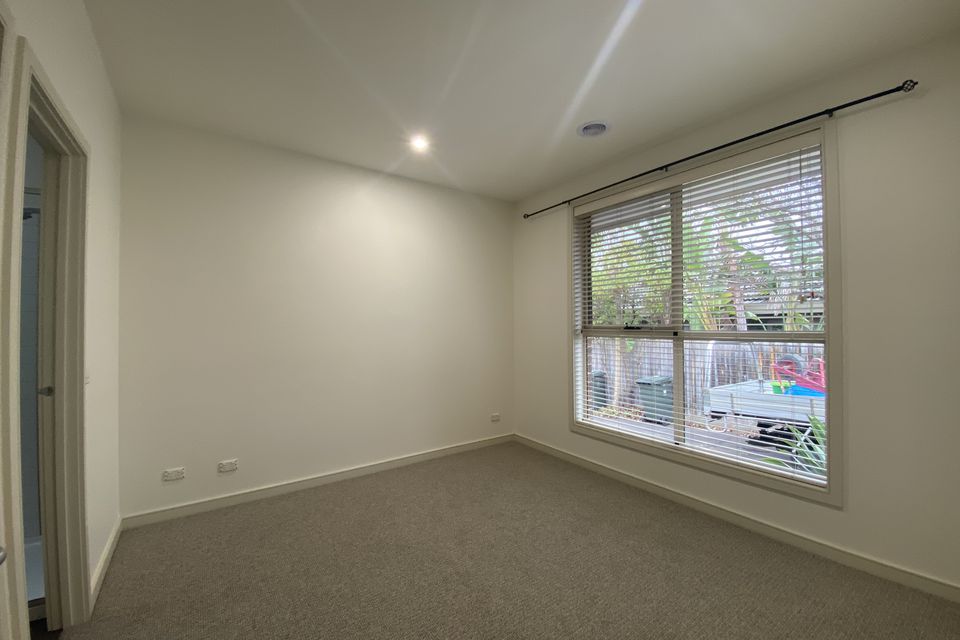 2 / 29 Simpson Drive, Mount Waverley