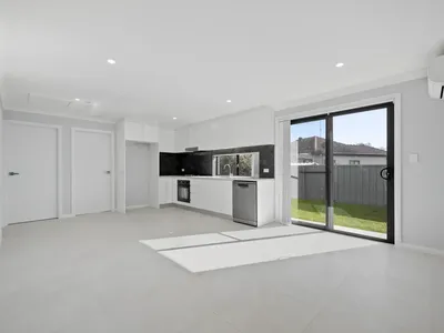 35 & 35a Anthony Crescent, Kingswood