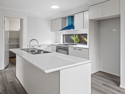 33 Burford Way, Cranbourne North