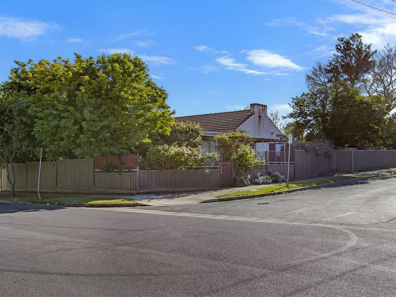 4 collins st, Enfield