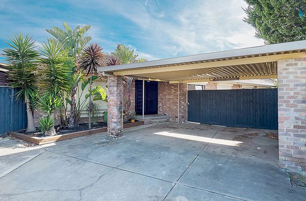 27 Trentham Drive, Gladstone Park