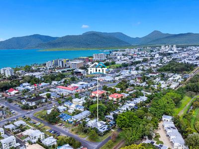 11 Thomas Street, Cairns North