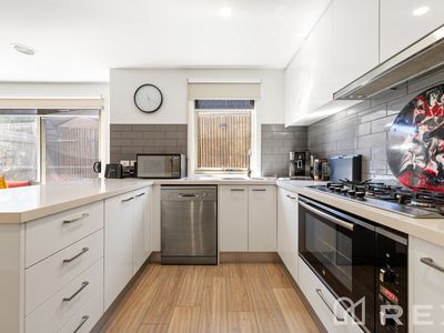 16 Sunshine Court, Hampton Park