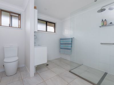 13 Meghan Crescent, Qunaba