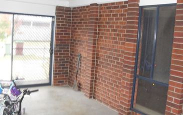 1 Helmsdale Court, Cranbourne West