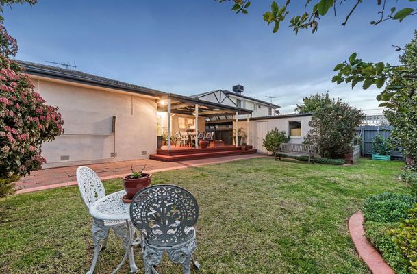 20 Rylandes Drive, Gladstone Park