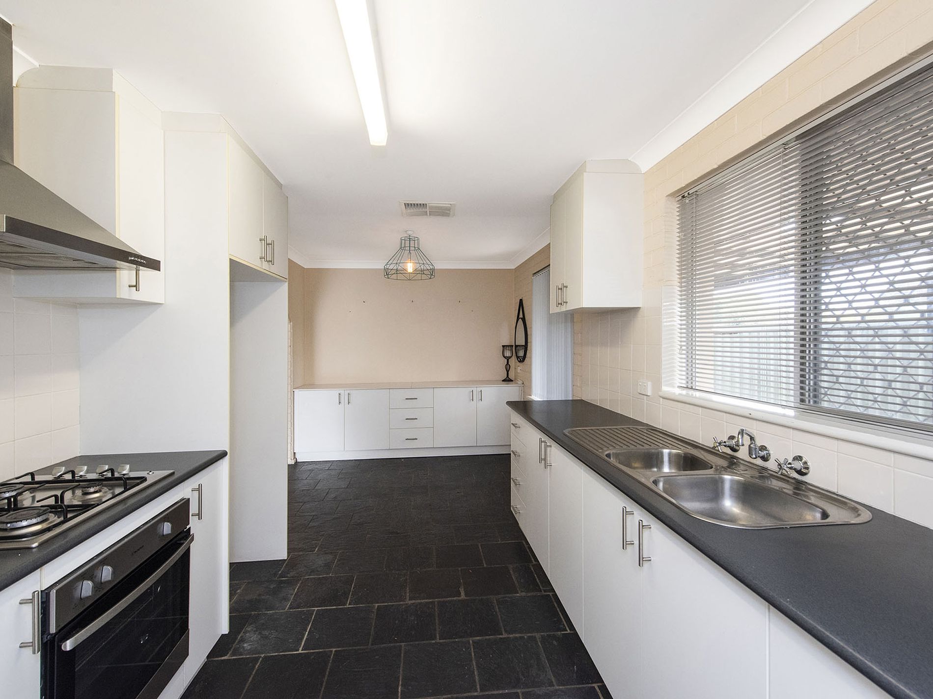 99 Queens Road, South Guildford