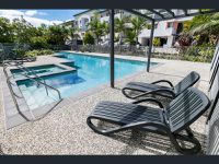 23 / 10 Grand Pde , Kawana Island