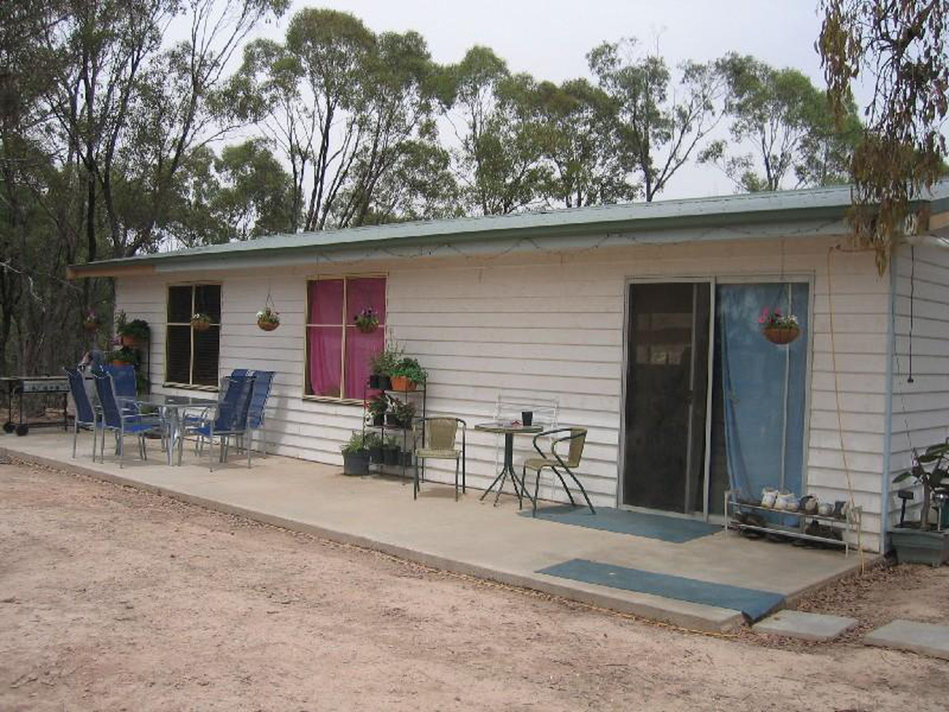 7 HUGGARDS LANE, Moormbool West