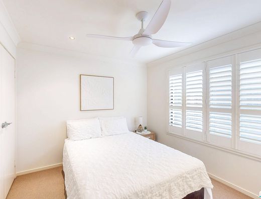 Immaculate Home with Side Access & Short Walk to Town image 14