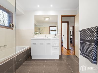 3 Griffiths Court, Dandenong North