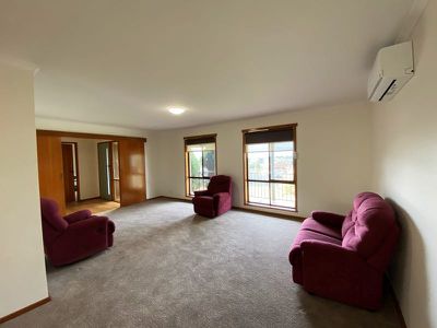 4 Royal Crescent, Hamlyn Heights