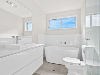 2 / 68 Pur Pur Avenue, Lake Illawarra