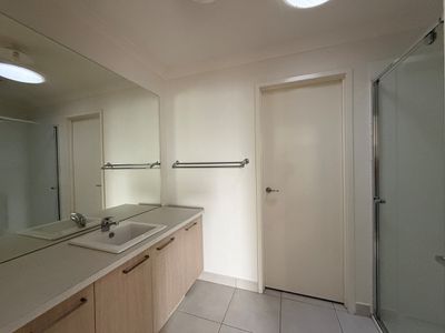 33 Brentham Crescent, Werribee