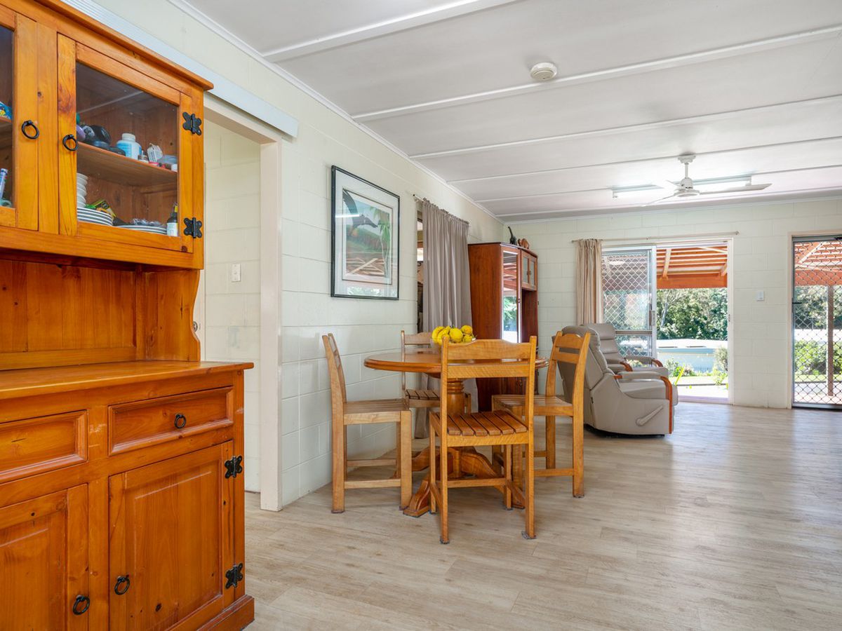 8 DANBULLA CRESCENT, Atherton