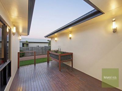 30 Shoalmarra Drive, Mount Low