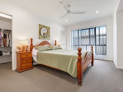 11 Girringun Parade, Mount Peter