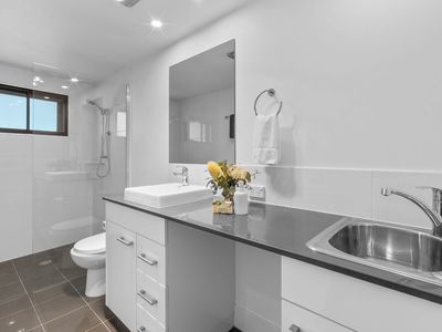 1 / 3 Harrys Road , Taringa