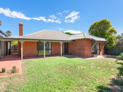 7 De Bernales Street, Hannans