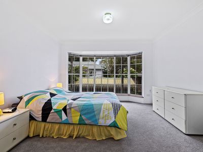 1 West Close, Hawks Nest