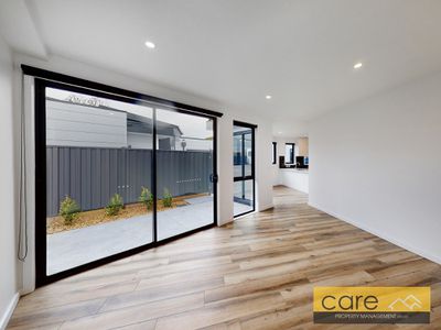 2 / 5 Maple Court, Doveton