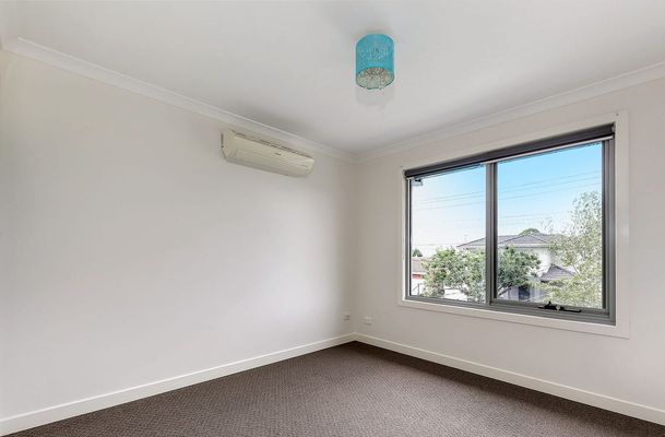 3 / 9 Boort Street, Dallas