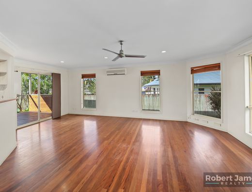 GENEROUS SIZE HOME - OPTIONS FOR DUAL LIVING image 10