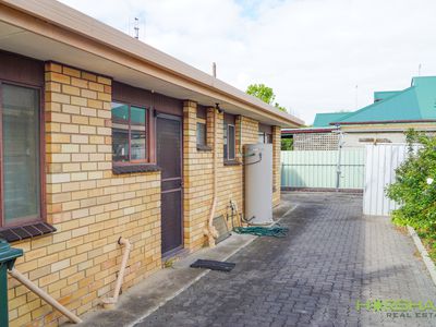 1 / 10 Williams Road, Horsham