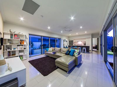 24 Esk Cr, Wakerley