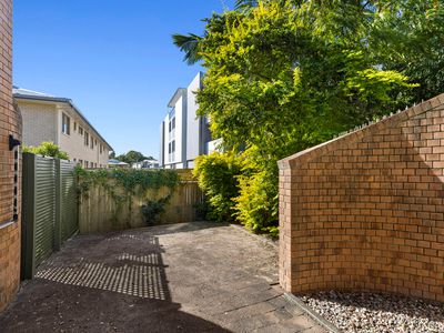 2 / 142 Carmody Road, St Lucia
