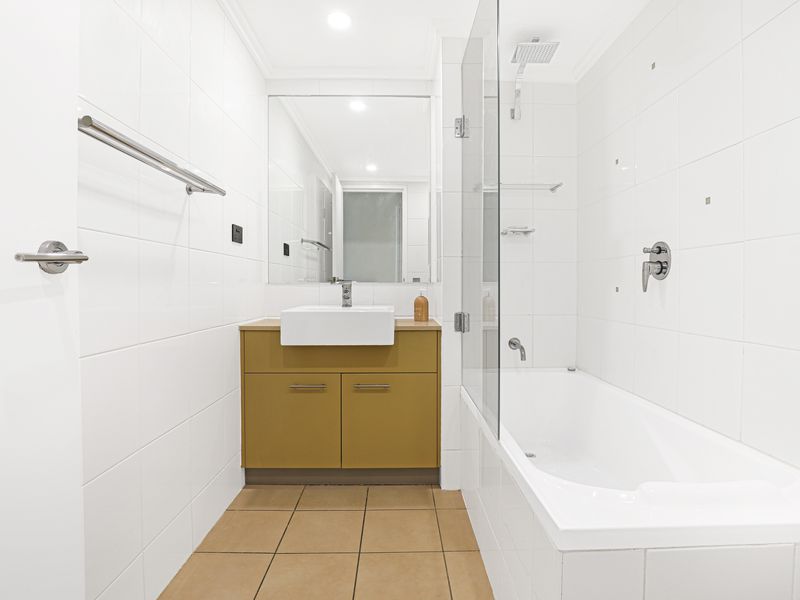 33 / 4 Bank Street, Wollongong
