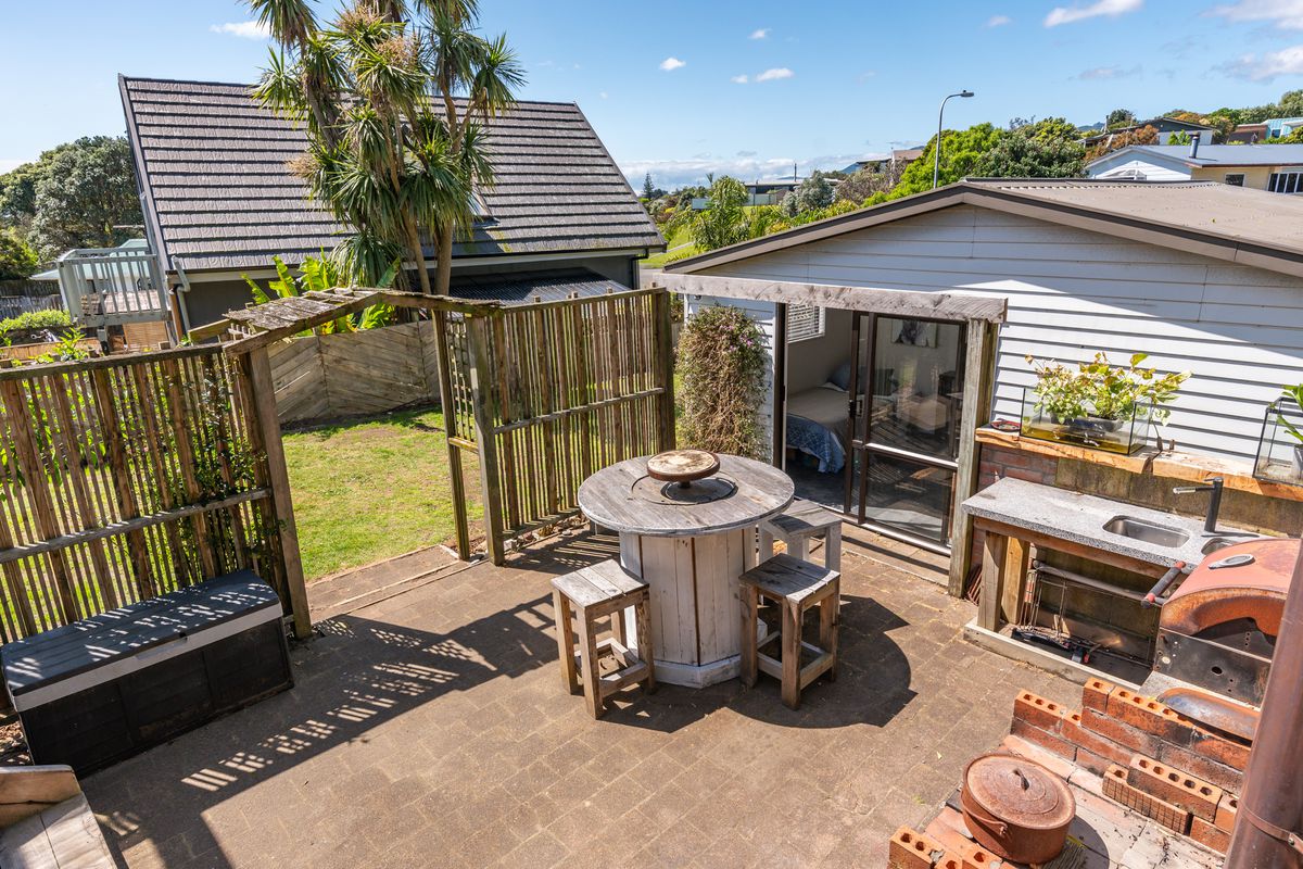 38 Hicks Crescent, Waikanae Beach