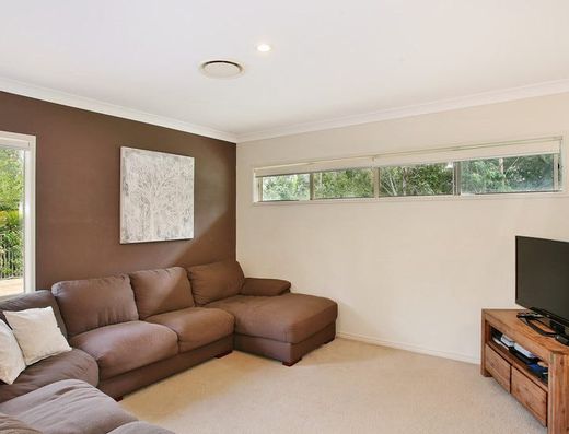 Spacious Hinterland Family Home with Pool image 3